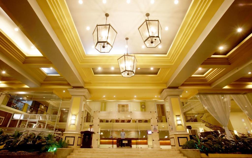 The Royal Mandaya Hotel Davao City Exterior foto