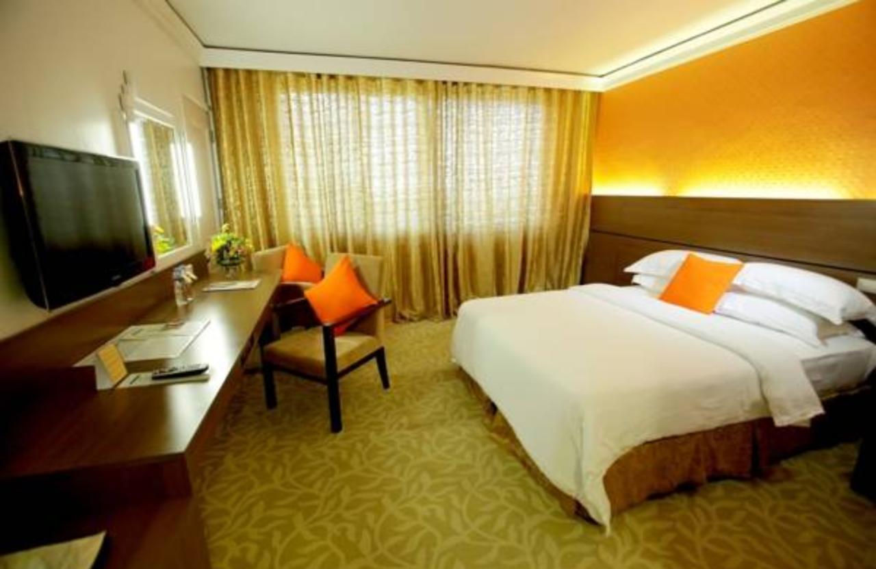 The Royal Mandaya Hotel Davao City Exterior foto