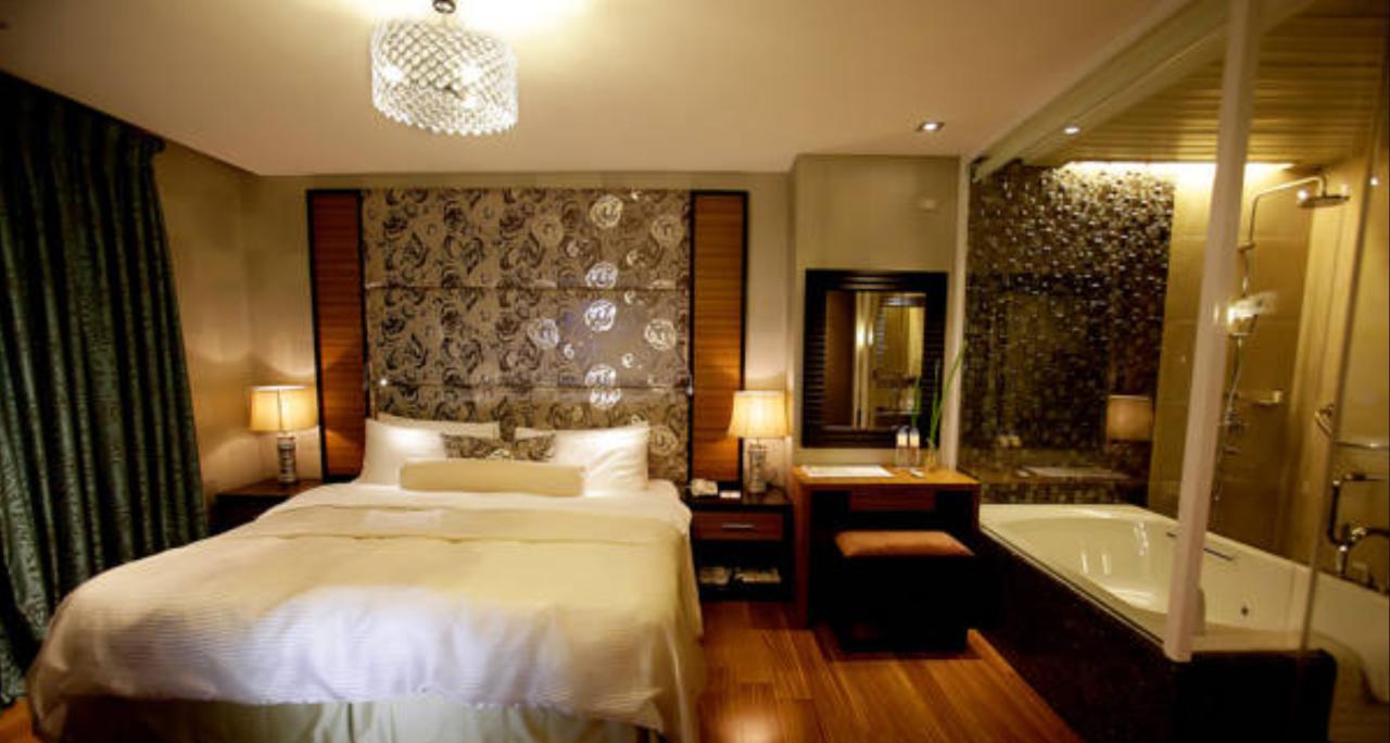 The Royal Mandaya Hotel Davao City Exterior foto