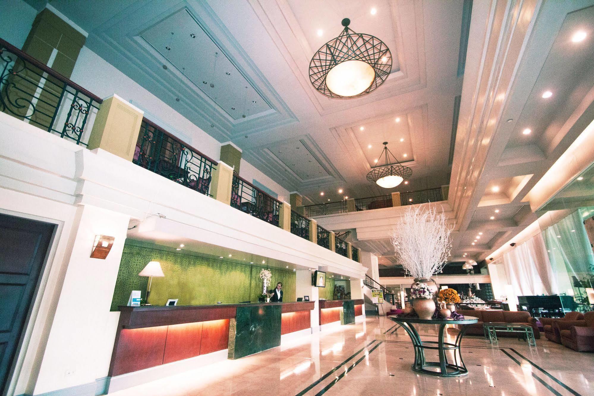 The Royal Mandaya Hotel Davao City Exterior foto