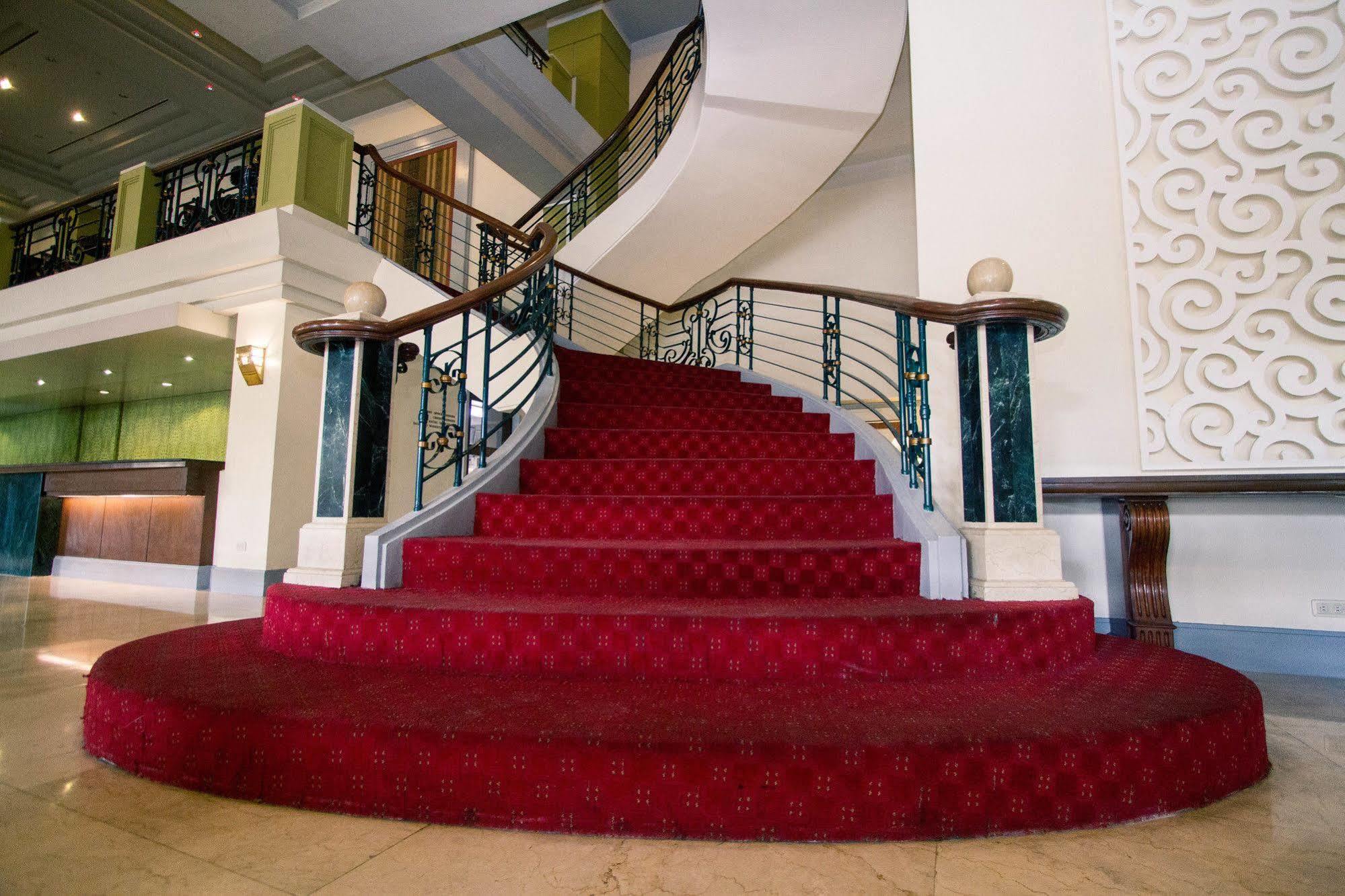 The Royal Mandaya Hotel Davao City Exterior foto