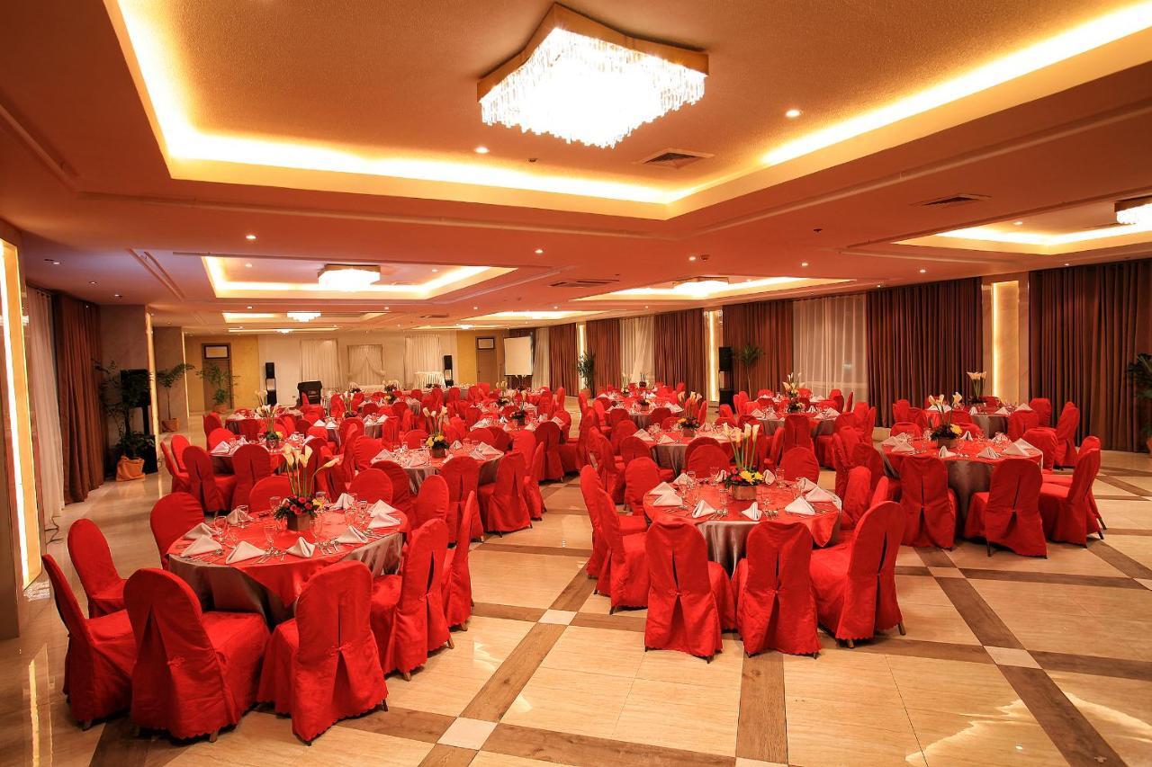 The Royal Mandaya Hotel Davao City Exterior foto