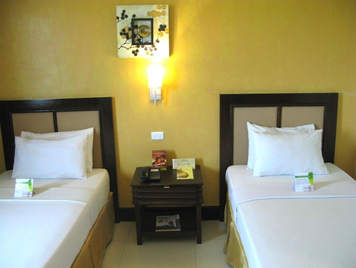 The Royal Mandaya Hotel Davao City Exterior foto