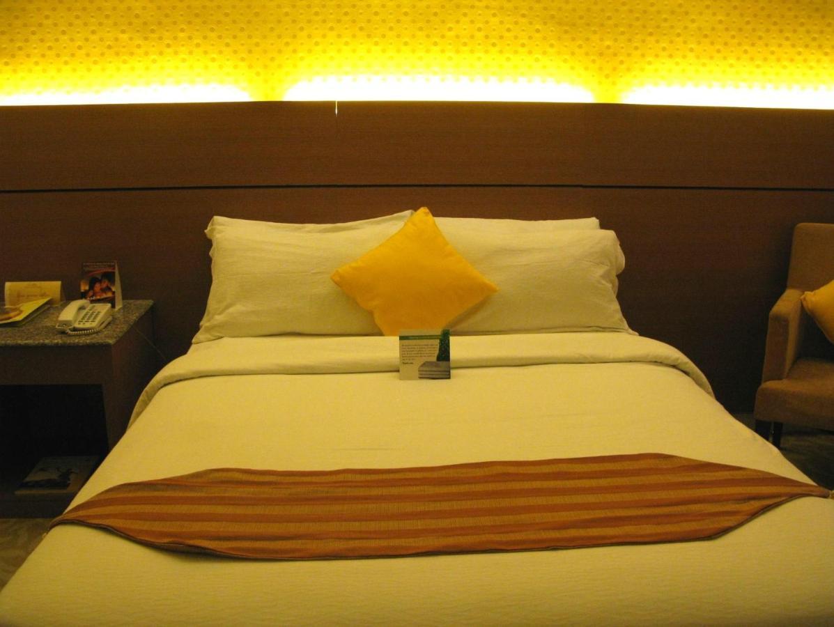 The Royal Mandaya Hotel Davao City Exterior foto