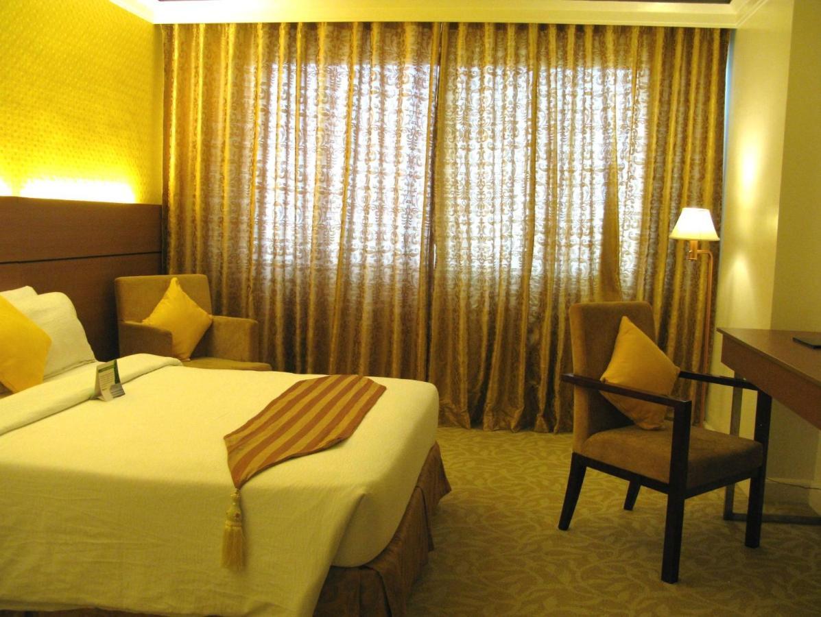 The Royal Mandaya Hotel Davao City Exterior foto